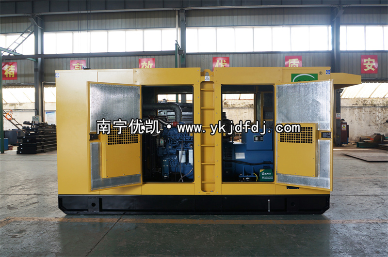 2022年11月21日，200KW玉柴發(fā)電機(jī)組靜音帶雨棚順利交貨