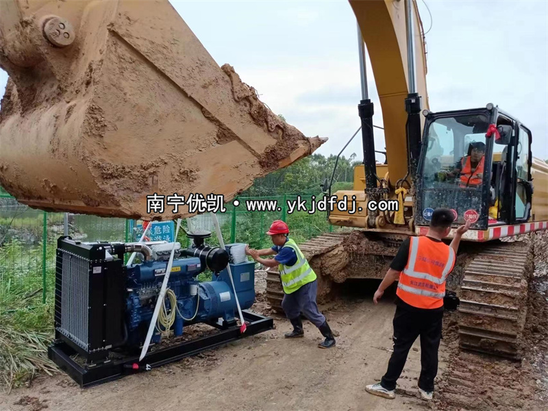 2023年8月10日，150kw濰坊雷納發(fā)電機(jī)組欽州項(xiàng)目到貨現(xiàn)場