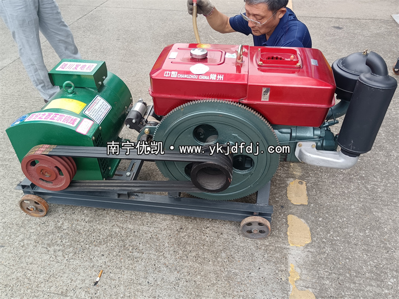 2024年5月16日，客戶到店自提一臺15KW單缸柴油發(fā)電機