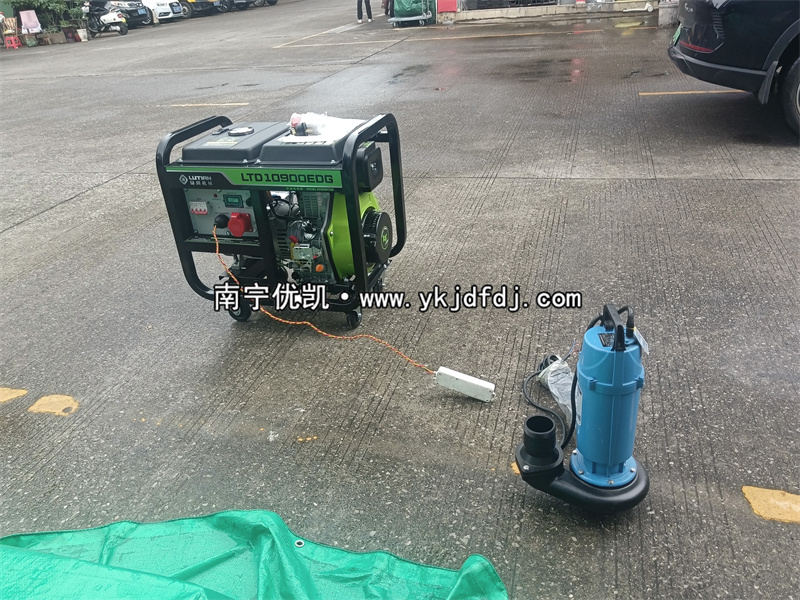 2024年8月13日，客戶到店自提8KW柴油發(fā)電機(jī)組