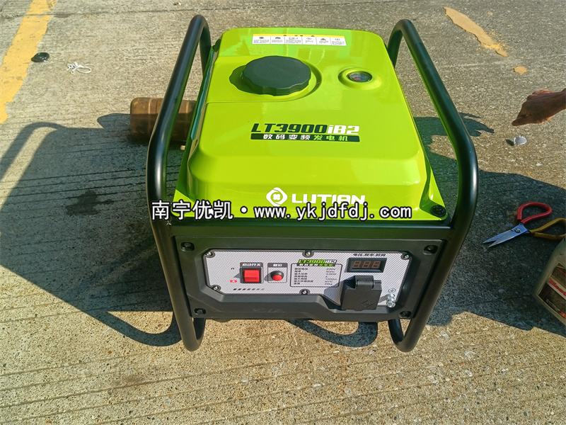 2024年10月11日，客戶到店自提3KW汽油變頻發(fā)電機(jī)