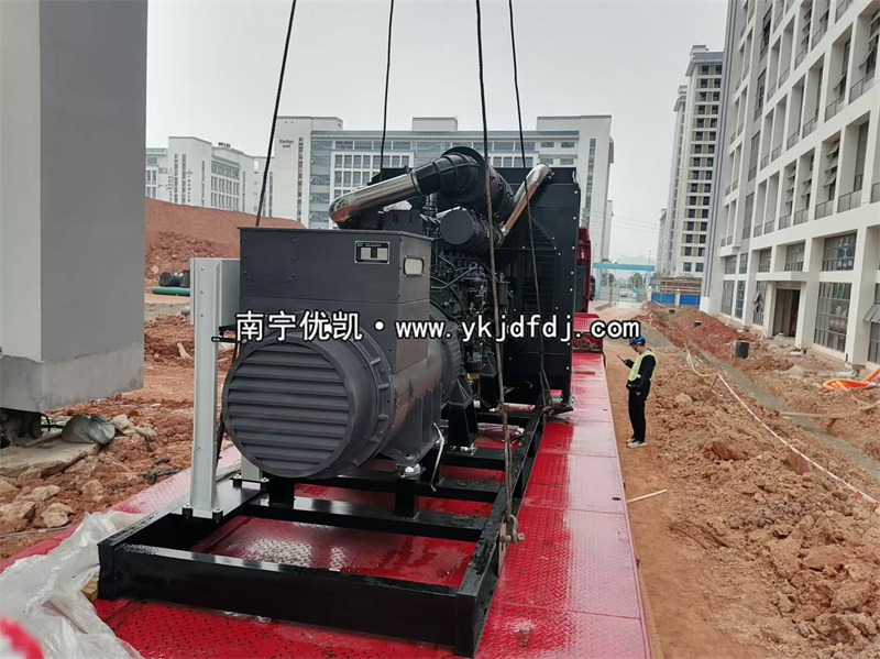 2024年11月6日，南寧項(xiàng)目1120KW上柴發(fā)電機(jī)組到貨安裝調(diào)試