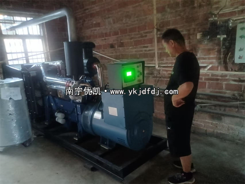 2025年6月16日，玉林某中學(xué)項(xiàng)目200kw柴油發(fā)電機(jī)組到貨安裝調(diào)試