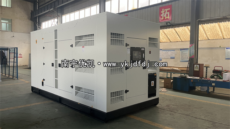 2025年7月15日，國外項目480KW上柴靜音柴油發(fā)電機組裝車發(fā)貨憑祥口岸